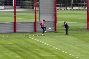 开云体育app-稳步康复！记者：穆西亚拉今天恢复了有球训练